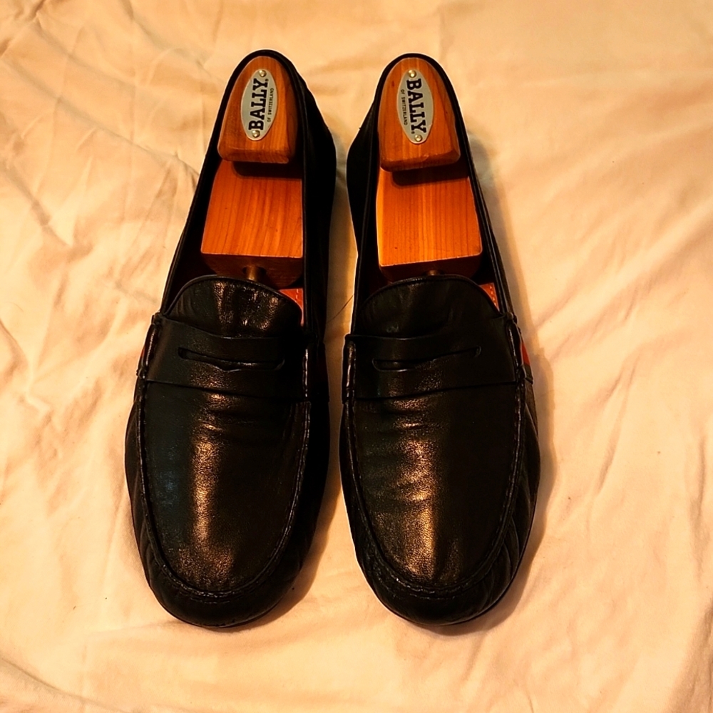 GUCCI WEB ACCENT LEATHER LOAFERS